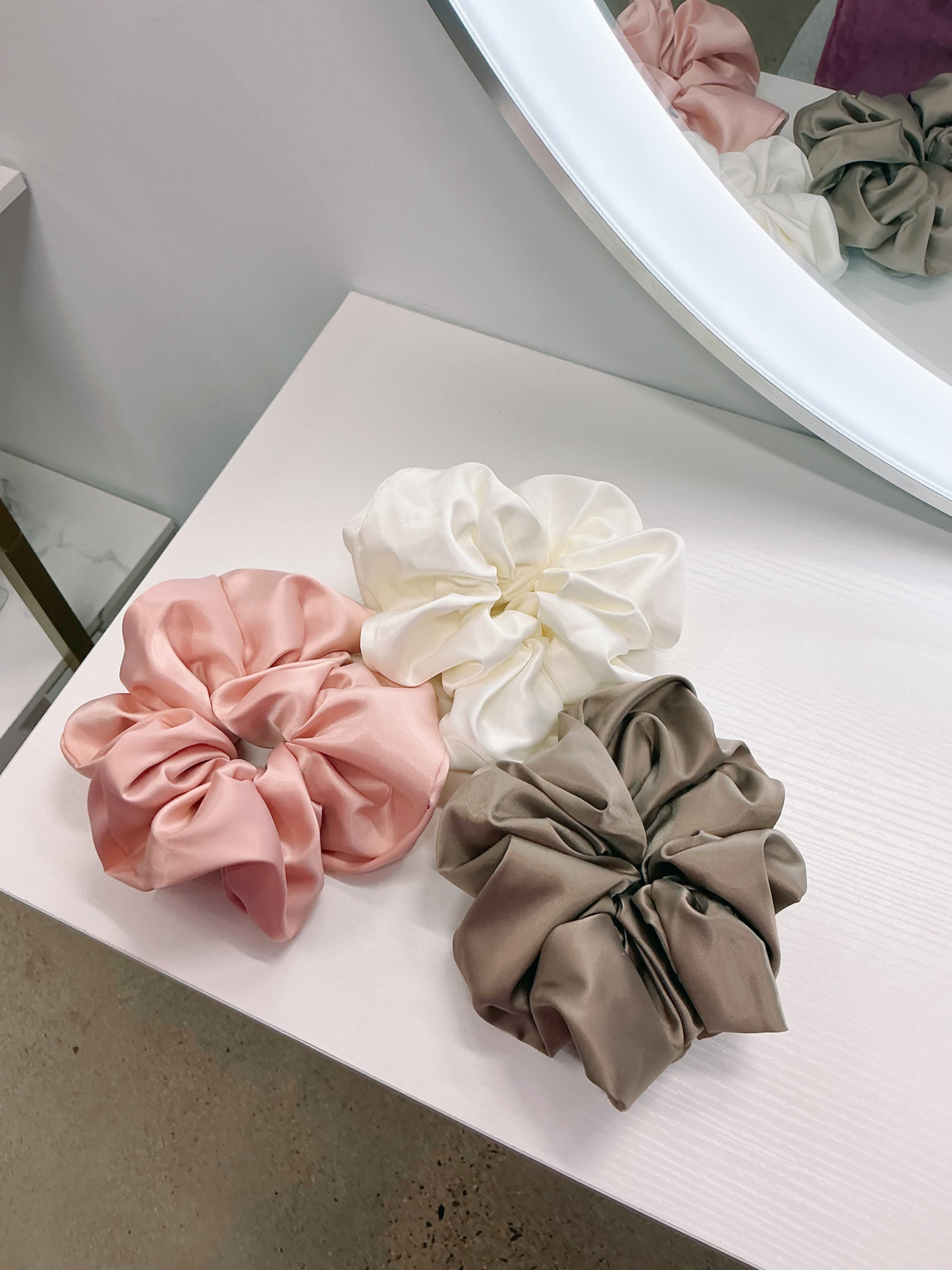 JUMBO SILK SCRUNCHIE